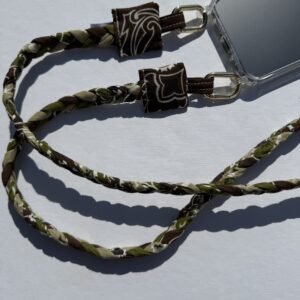 Anse de Téléphone tressée. Marron, kaki et beige